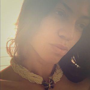 Pearl breaded choker with black bow